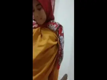 Ukhti Melayu Hijab Red Cantik Live Bersantai Kasur